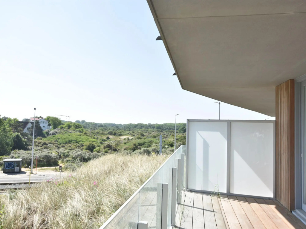 Bright Coastal Family Escape