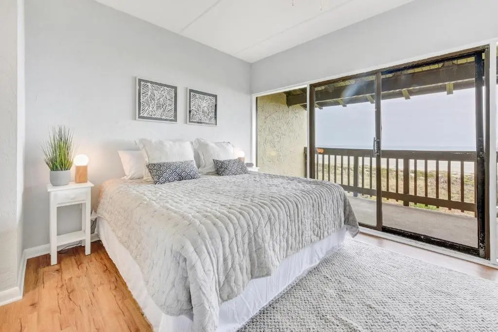 Island View, 2 Bedrooms, Sleeps 8, Ocean Front, Pool, Tennis, WiFi
