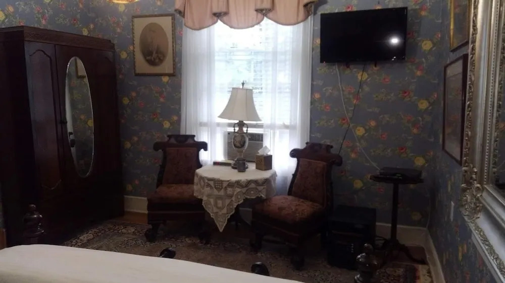 The Inn At Brevard - Bed And Breakfast - Adult Only