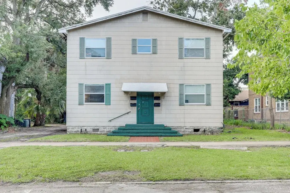 Steps to Food & Shops: Cozy Condo in Jacksonville!