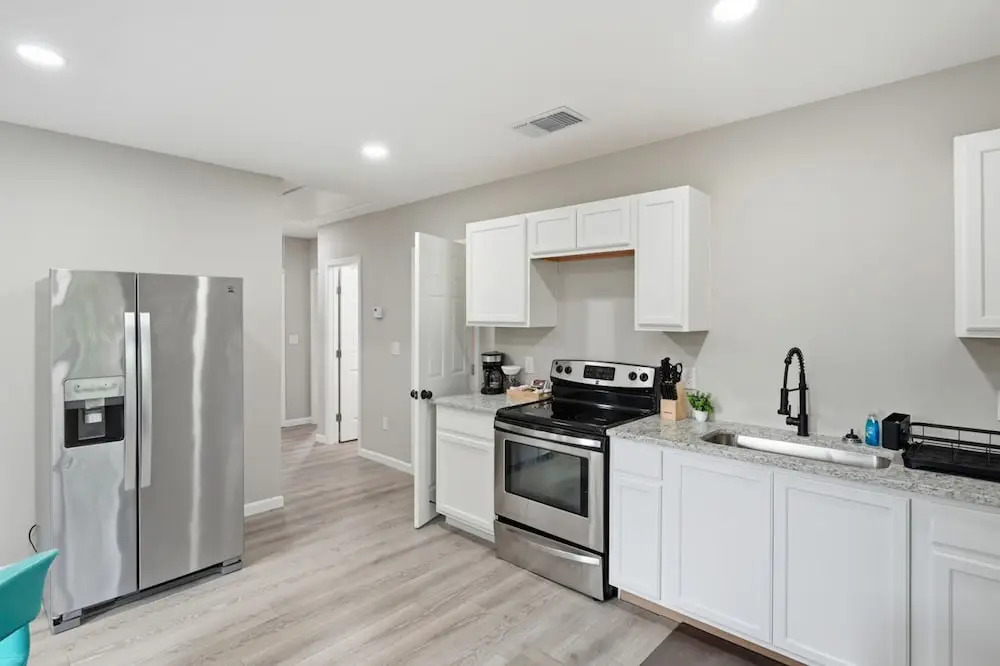 Cozy 3BR Duplex Insuite Laundry Min to Downtown