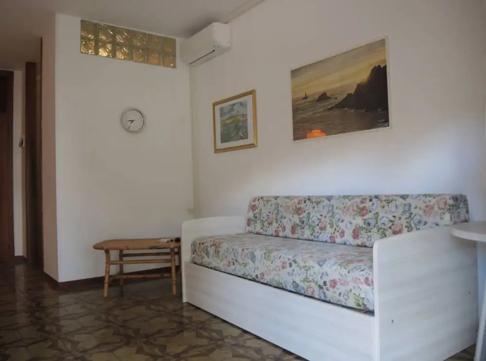 Family Apartment Steps From Pluto Beach