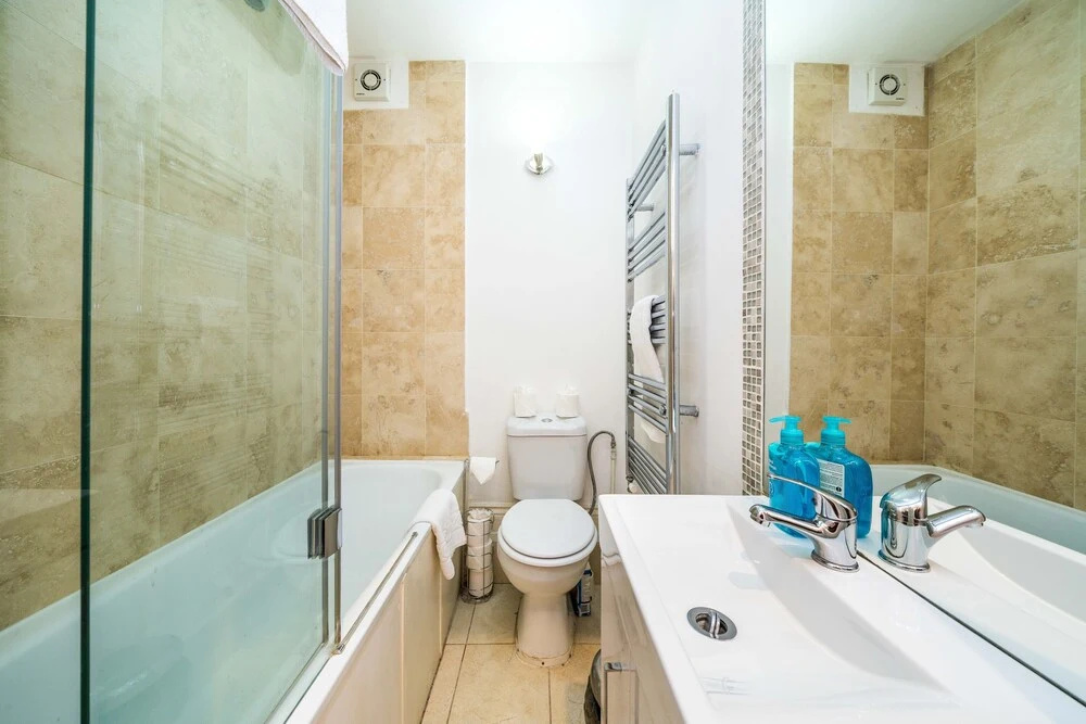 NEW 1 Bedroom Earls Court Flat Centre of London