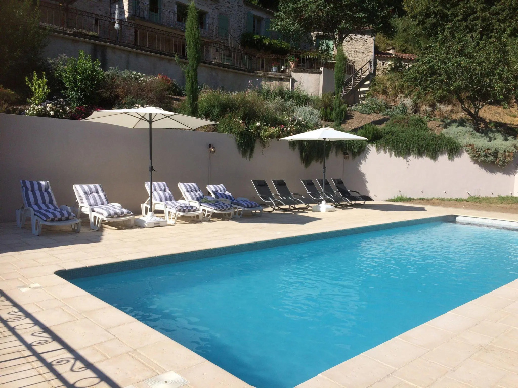 Luxury country house with heatable private pool and 7.5 ha property
