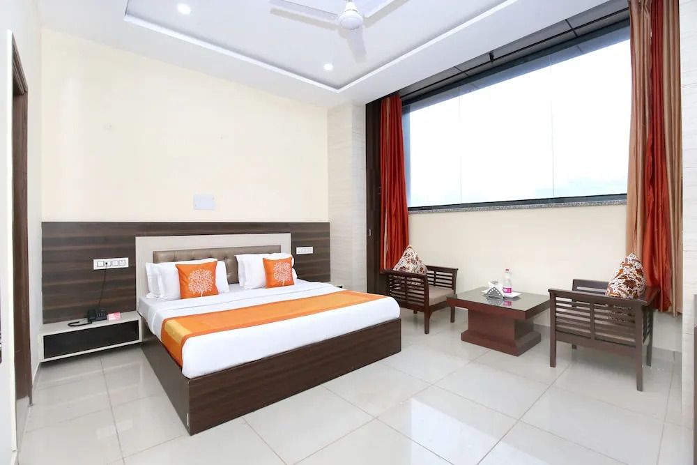 OYO 10832 Hotel JB 2
