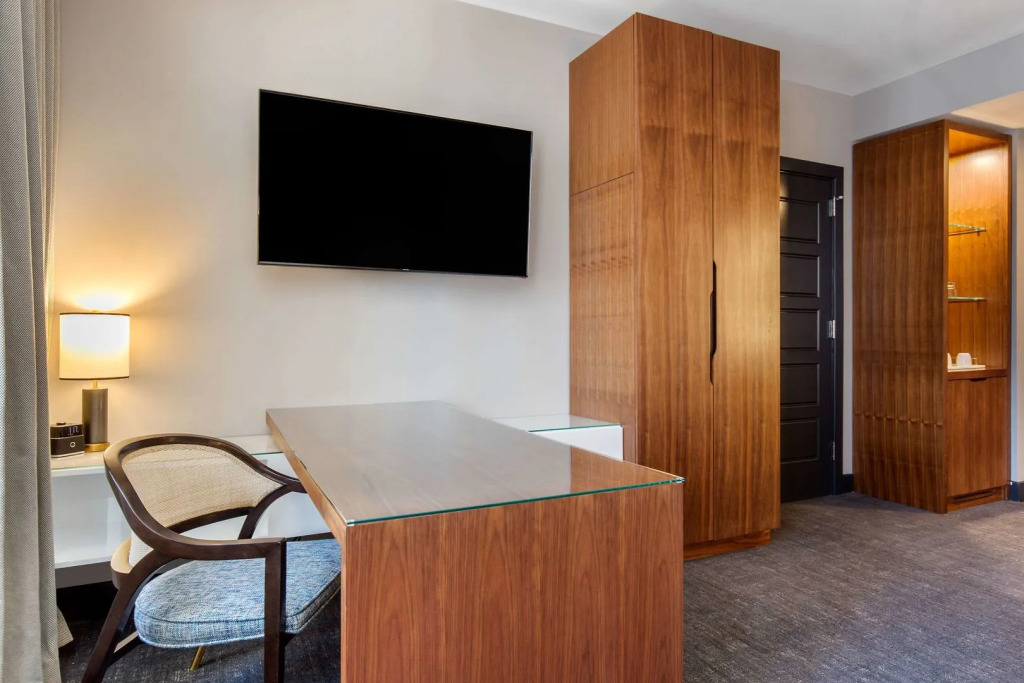 Renaissance Saint Elm Dallas Downtown Hotel