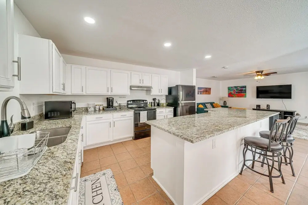 Spacious Home w Deck Near San Antonio Aquarium