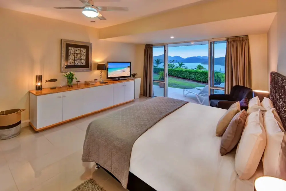 Bella Vista East 3 Luxury Ocean Views Large Flat Grassed Area + Buggy