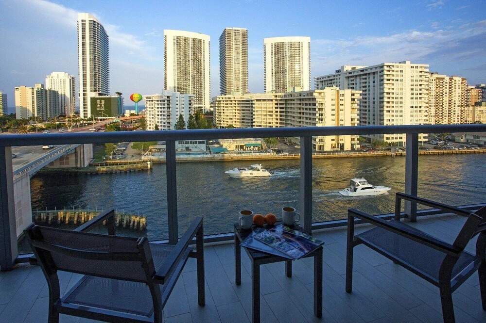 Stunning Bay Front 3 Bed Private Floor Apt 2001 @ BW Resort Miami
