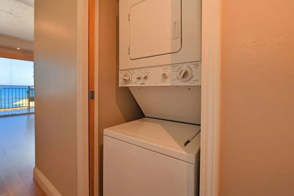 Lahaina Roads 209 1 Bedroom 1 Bathroom Condo by Redawning