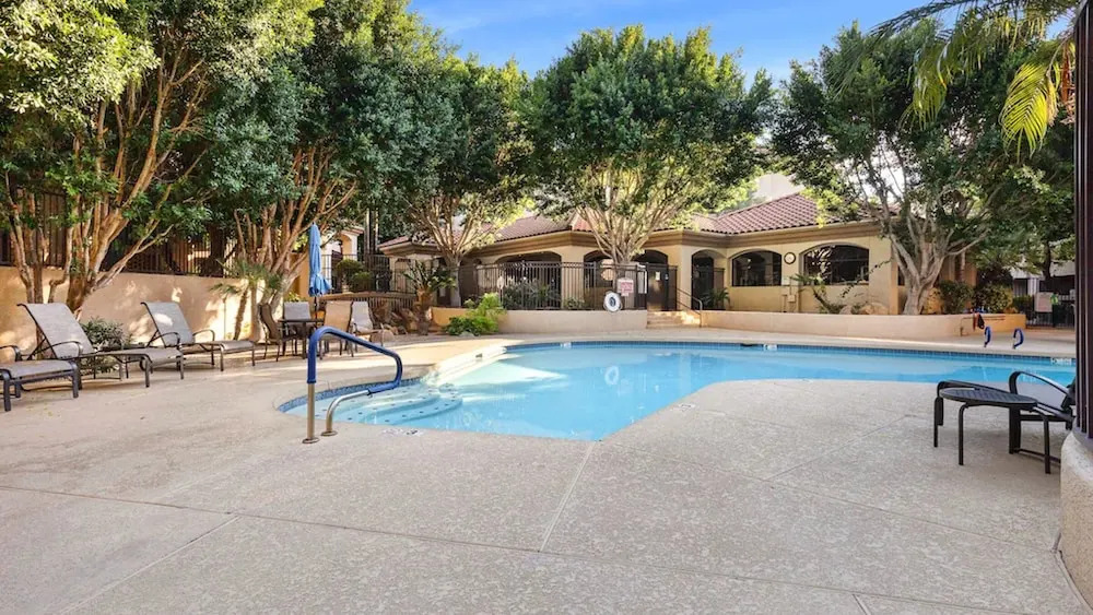 Beautiful Newly Remodeled 2-bdrm Biltmore Condo!