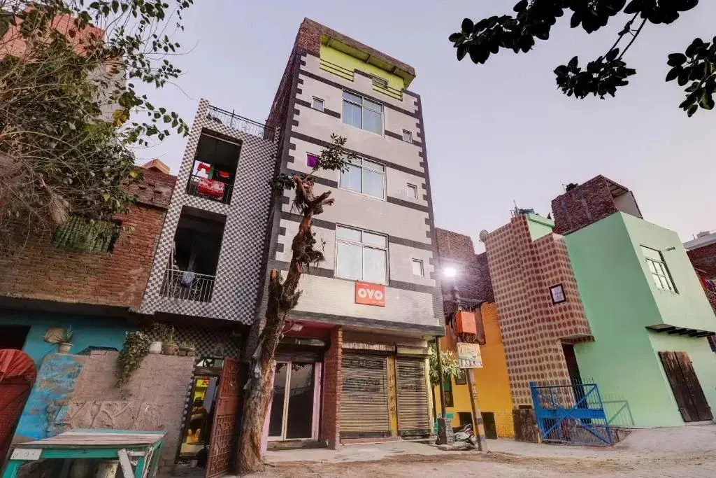 Love Bites by OYO Rooms