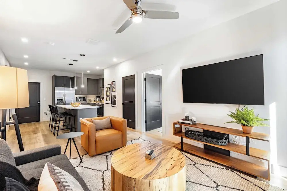 Sleeps 18 3 Modern Midtown Apartments w/ Gym + Pool Walkable to Shops & Eats