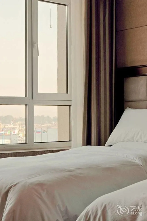 Dandong Jiangbin International Hotel (Yalu River Broken Bridge Scenic Spot Railway Station Branch)
