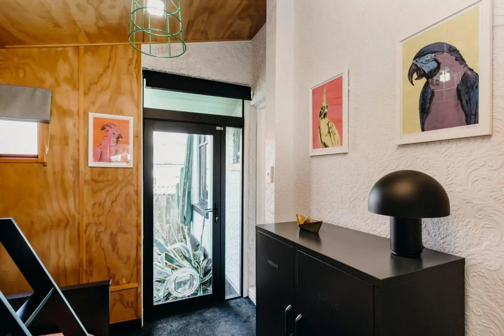 Fun Times in Fitzroy - eclectic bungalow by beach