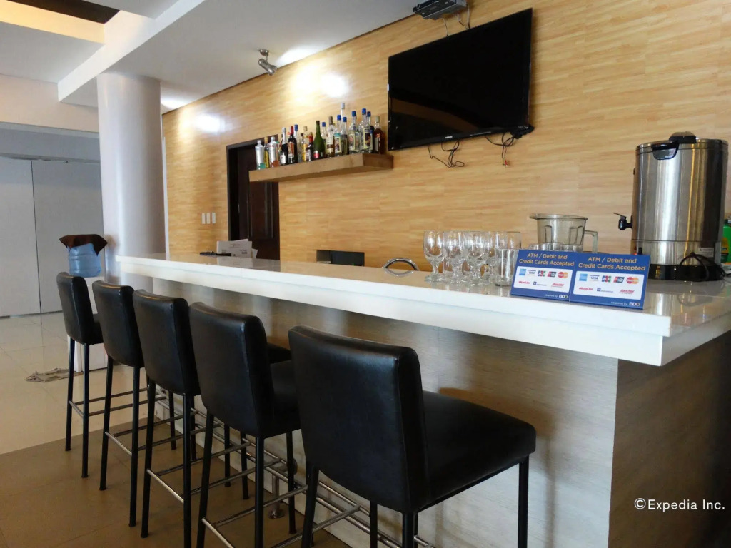 Holiday Suites Business District - formerly Empire Suites Hotel