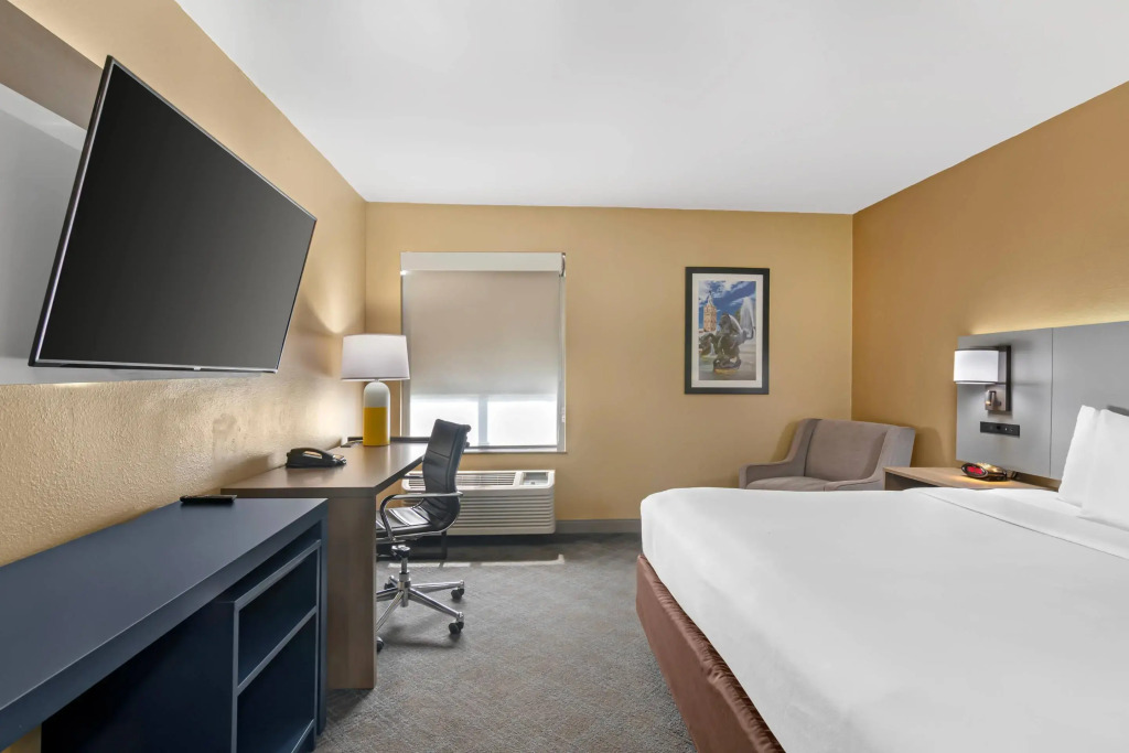 Comfort Inn & Suites Kansas City - Northeast