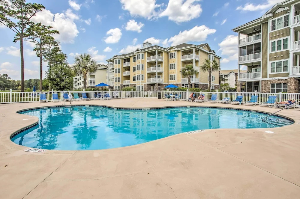 'No Rush Fore' Condo Near Beaches & Golfing!