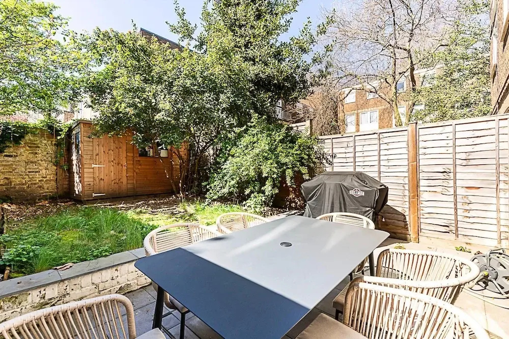 Stylish Islington Garden Flat Sleeps Four