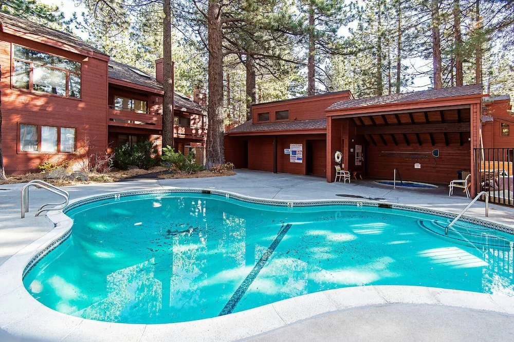Winterset #18 - Shared Pool & Near Skiing!