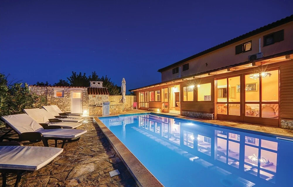 Stunning Home in Betiga With Wifi and 6 Bedrooms