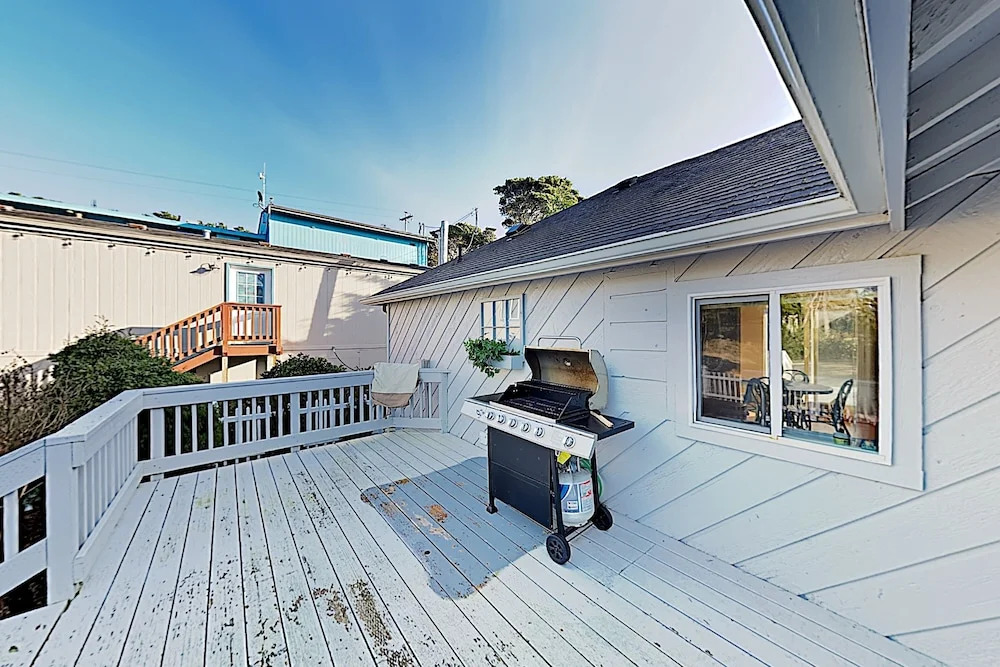 New Listing! Chateau Serenity W/ Decks, Firepit 2 Bedroom Home