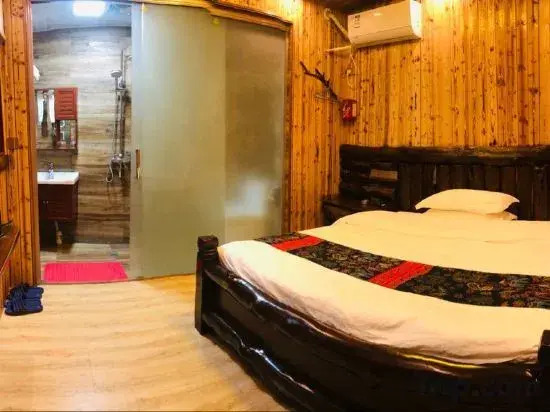Waving Hand Inn (Furong Ancient Town Scenic Area Branch)