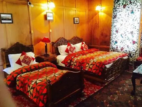 Khan Palace Group of Houseboats