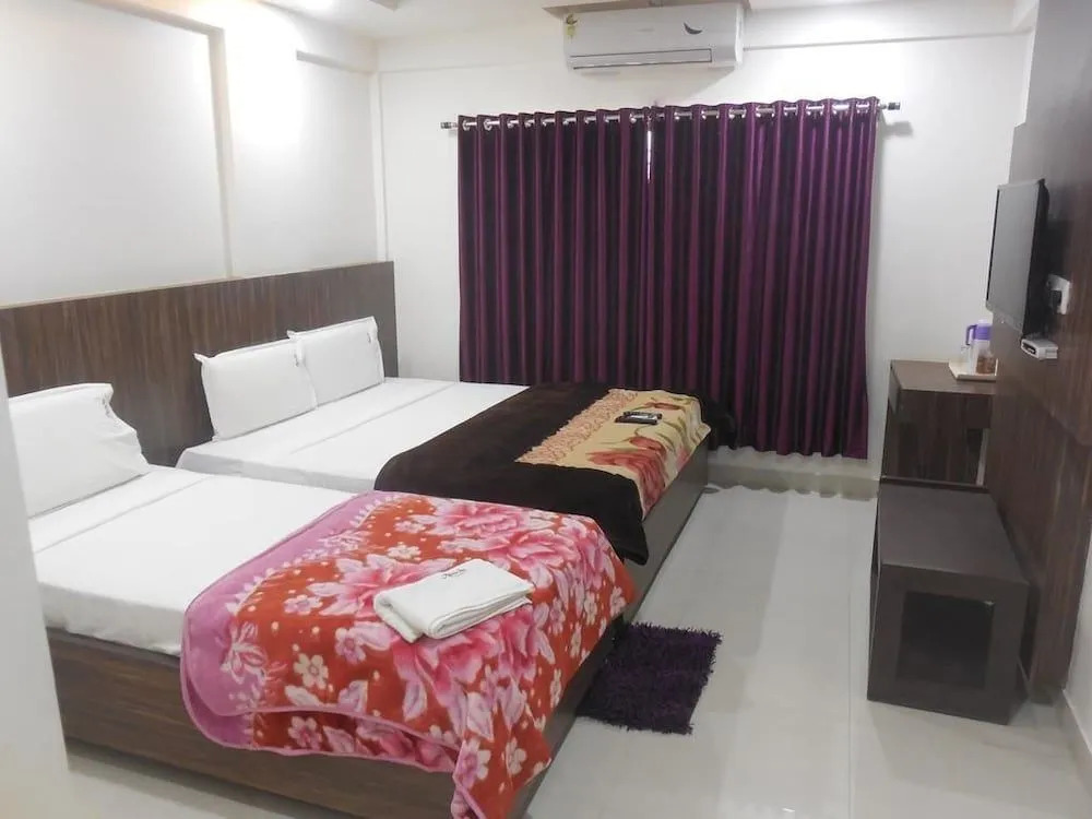 JK Rooms 101 Hotel Asian Inn