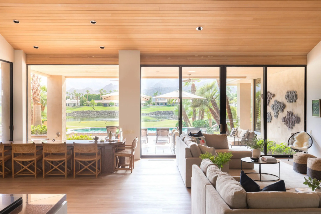 Moonshine by Avantstay Modern & Stylish Estate w/ Bar, Fire Pit & Hot Tub 5 bd