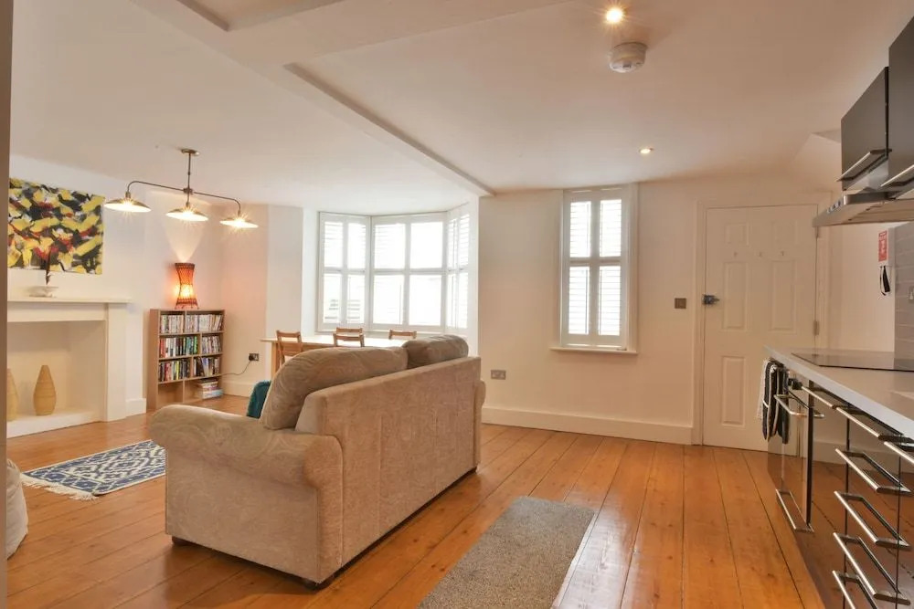 Host & Stay - Victoria Gardens