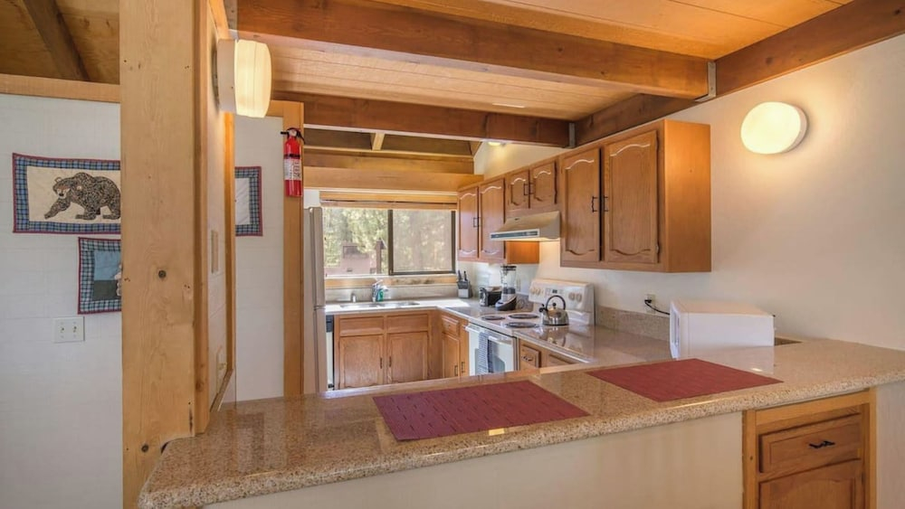 Hawk's Eye by Avantstay Cozy Condo w/ Views & Access to Northstar Resort Community