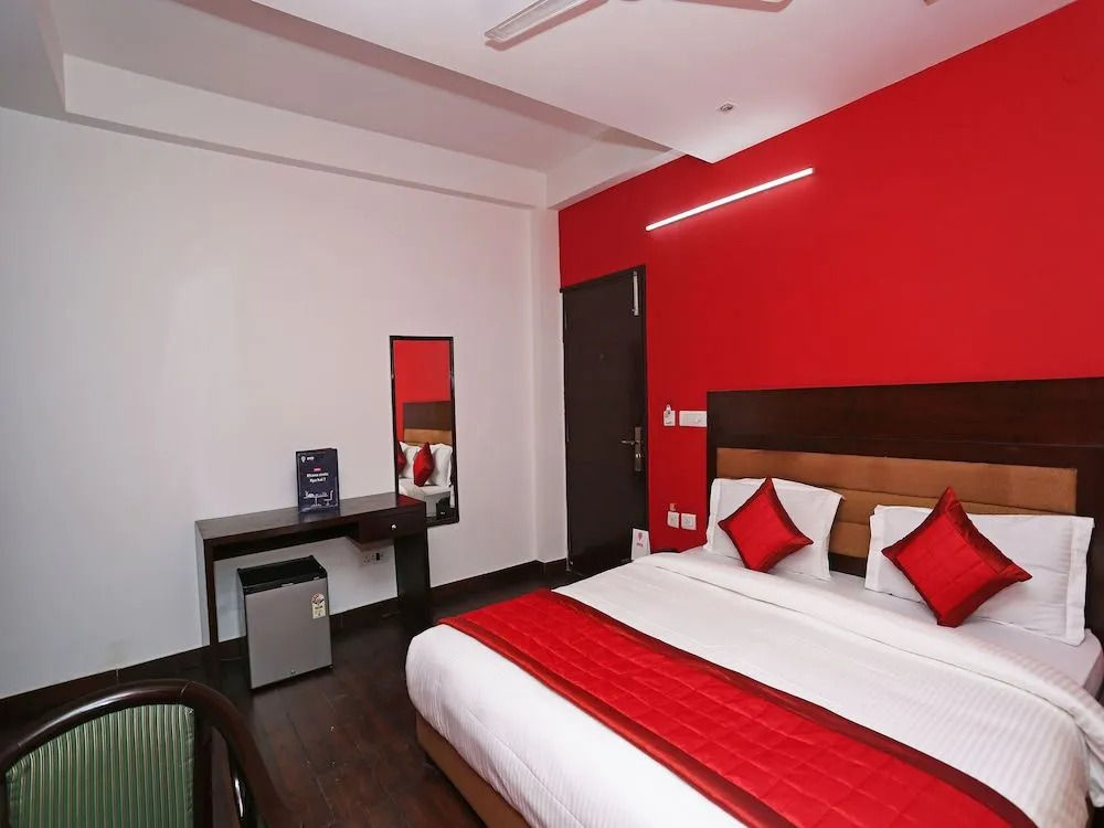 OYO 11656 Singh Suites