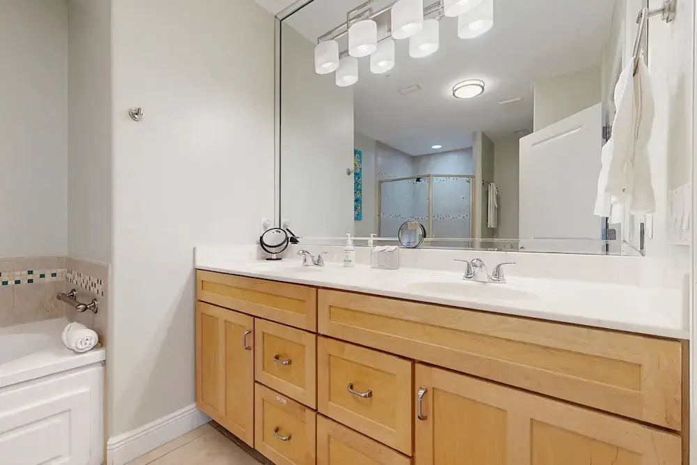 Dog-friendly Vacation Home Close to the Beach With Pool & Screened Porch
