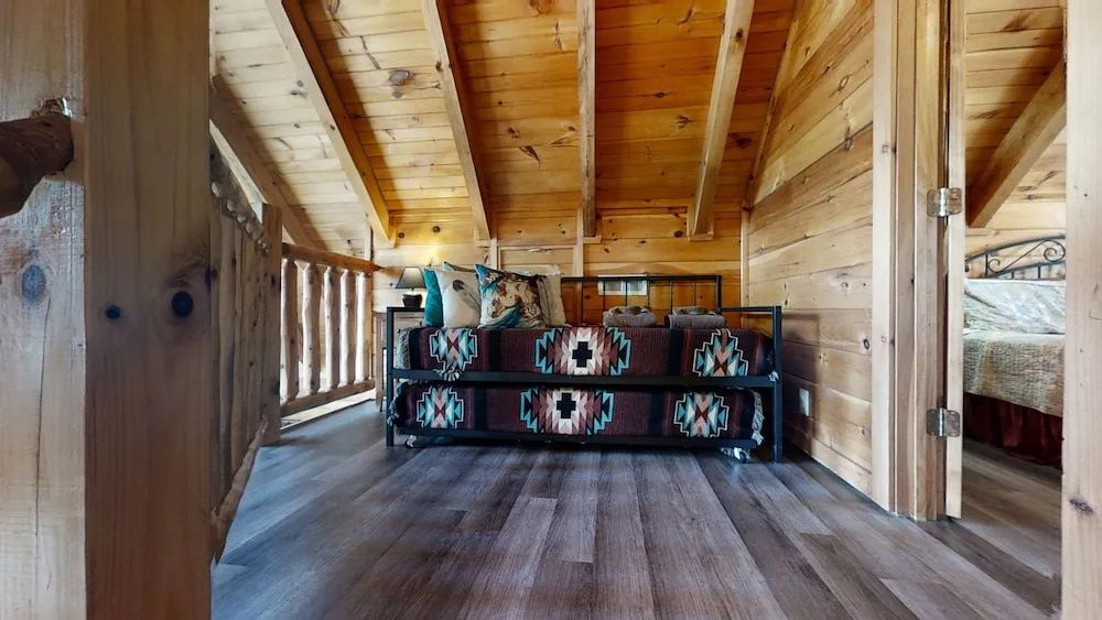 Pure Country - 3 Br cabin by RedAwning