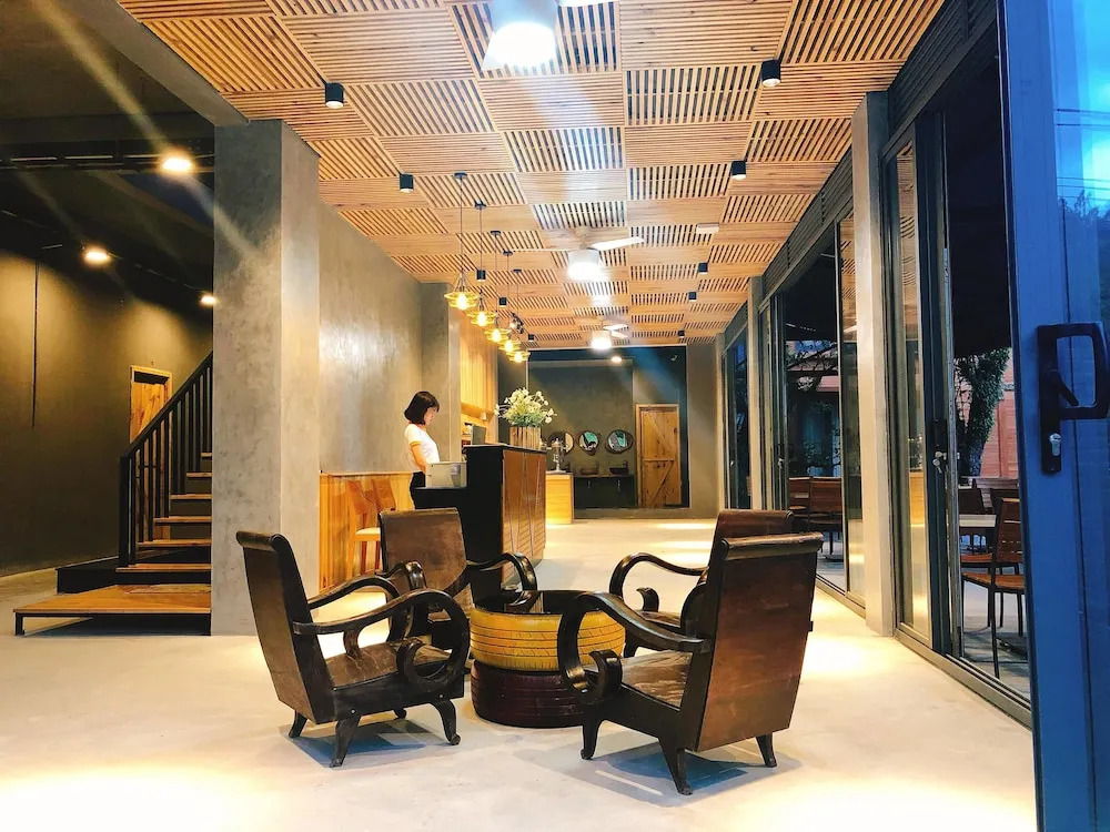 Tropical Forest Hostel & Apartments