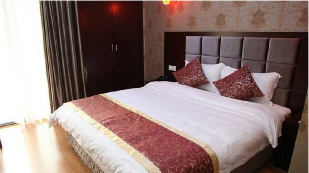 Chengdu Binfen Hotel