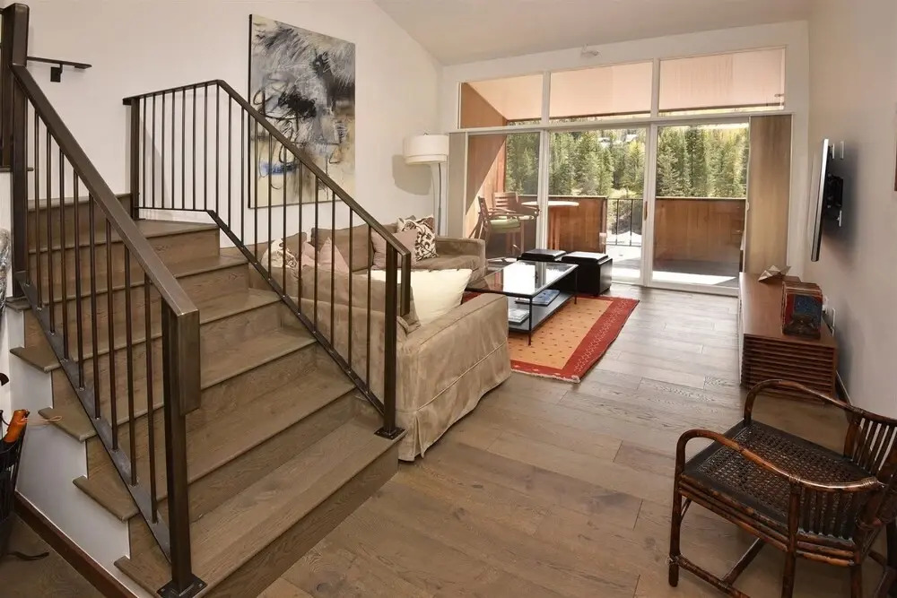 Chic 3BR Condo in Lionshead Village - Ski-in/ski-out at Eagle Bahn Gondola