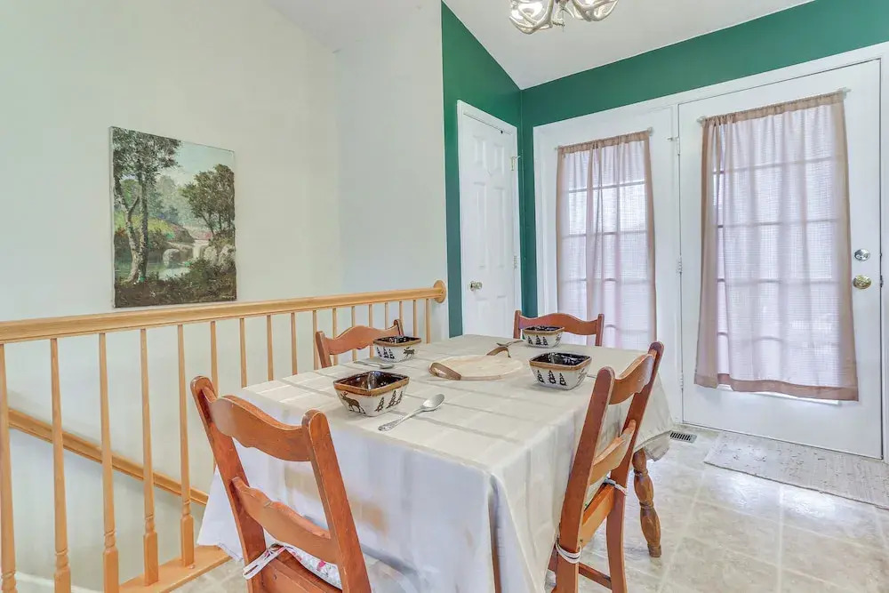 Charming Shenandoah Retreat w/ Deck & Grill!