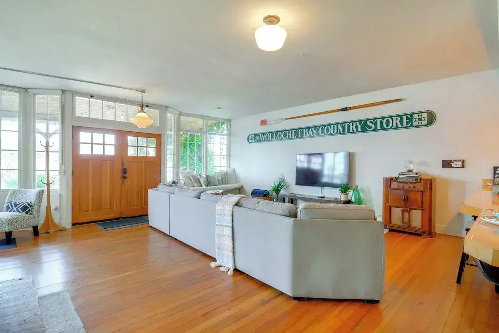 Gig Harbor House w/ Private Beach + Views!