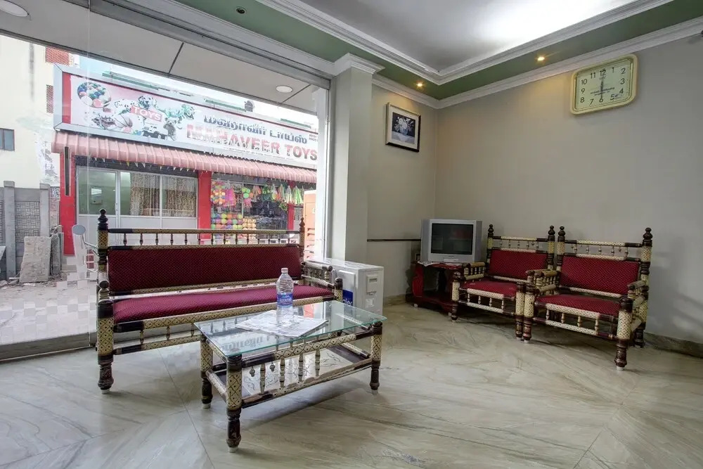 OYO 35504 Royal Park Hotal