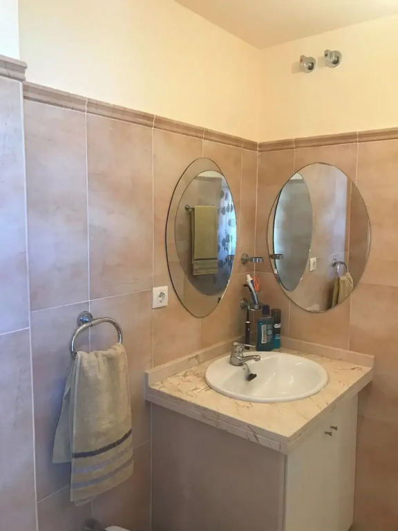 Casares Costa, Vista Bahia,2 Bedroom Bathroom