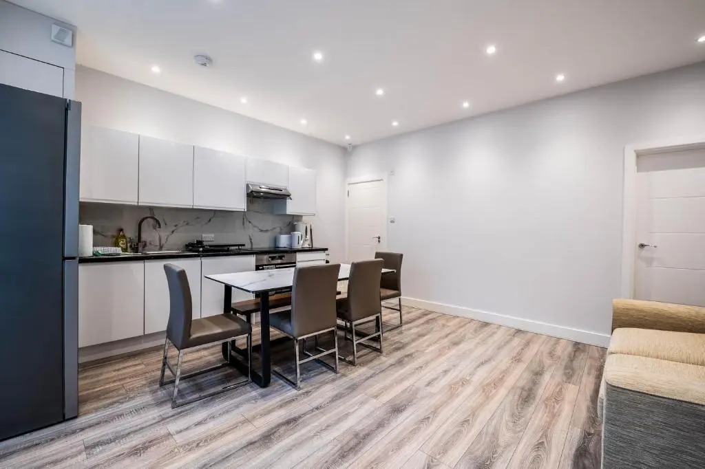 The Coach House - Modernised 1 Bedroom Flat, moments from the beach