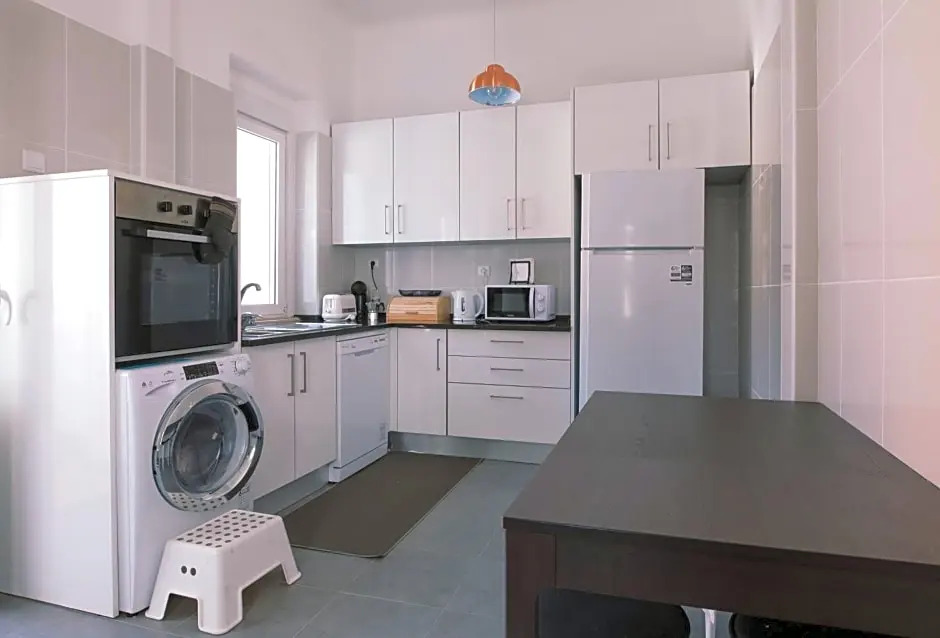 CC Bay House & Hostel