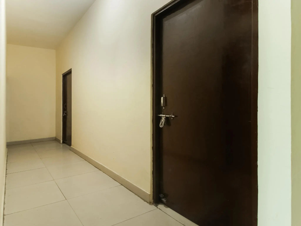 Hotel Aura Inn by OYO Rooms