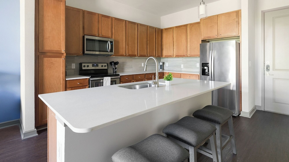 Landing Furnished Apartments Houston - Central Business District