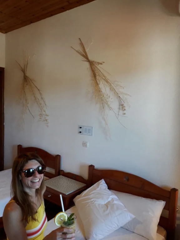 Costas Inn