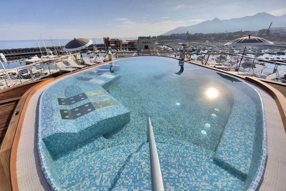 Yacht Club Marina di Loano | UNA Esperienze