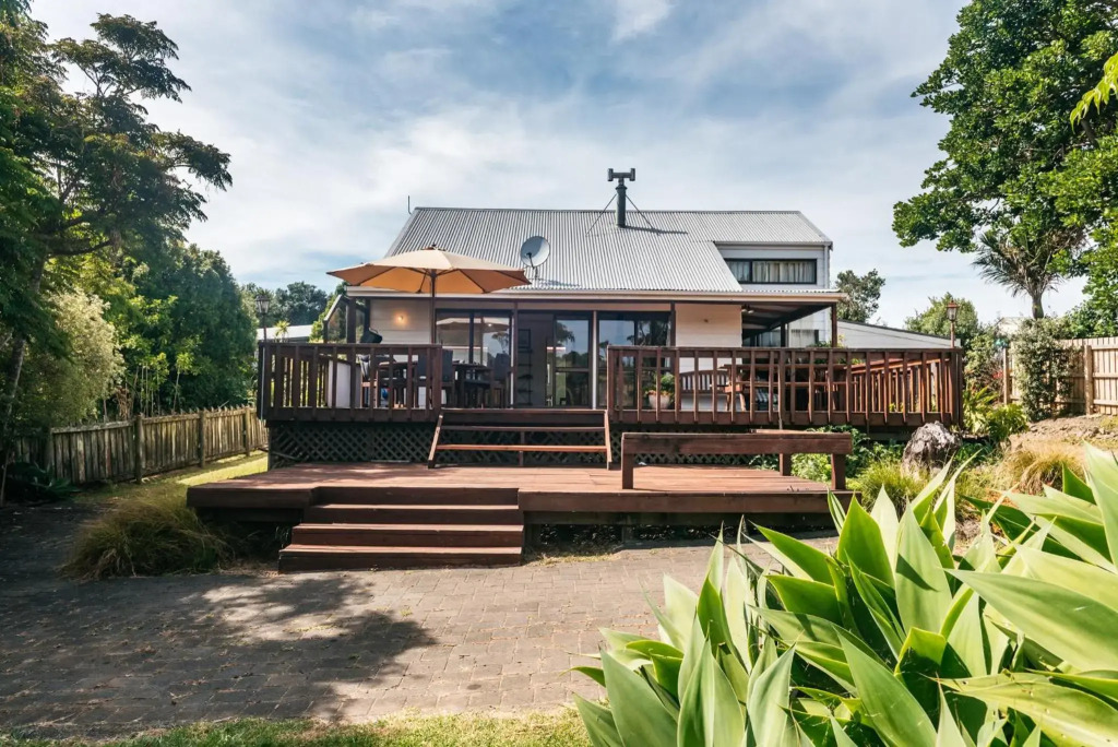 Olive Lane - Waiheke Holiday Home