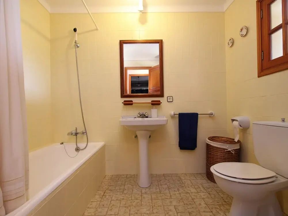 Cozy House Surrounded by Forest With Private Pool, 7 km From the sea